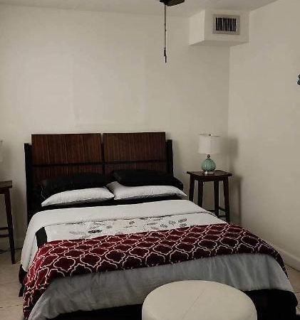 Leo Guest House Голлівуд Екстер'єр фото